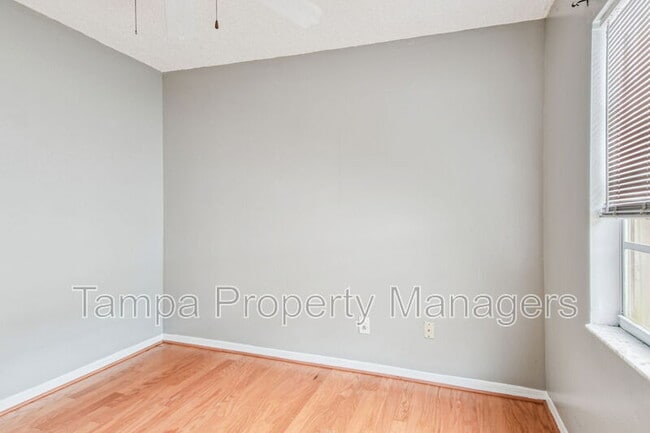 Building Photo - 16214 Pebblebrook Dr
