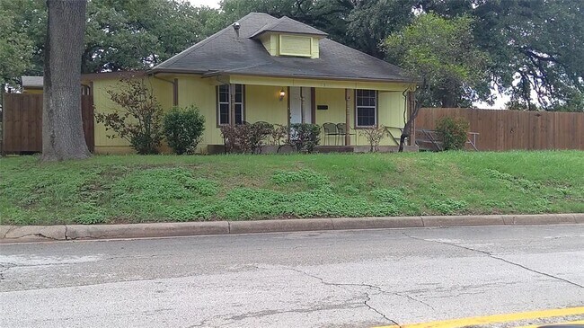 Building Photo - 7366 Meadowbrook Dr