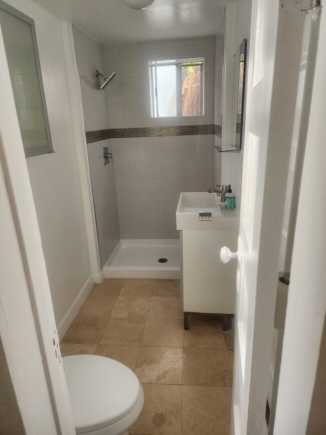 Bathroom - 1406 Manzanita St