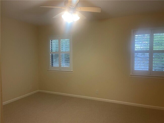 Building Photo - 104 Courtyard Villas Ln