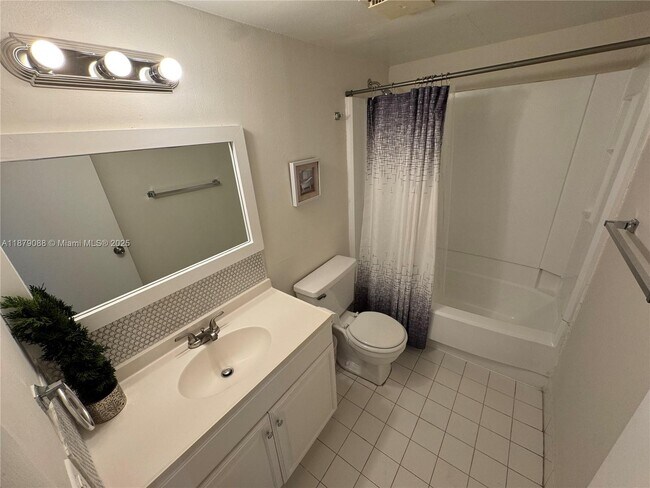 Building Photo - 6900 SW 39th St