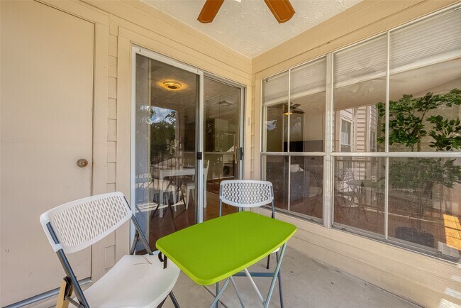 Building Photo - 8051 Bay Branch Dr