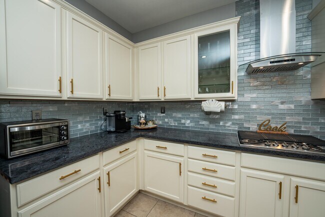 Building Photo - 43247 Fiore St