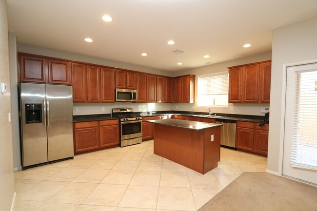 Building Photo - Beautiful 3 Bedroom Home in Southwest