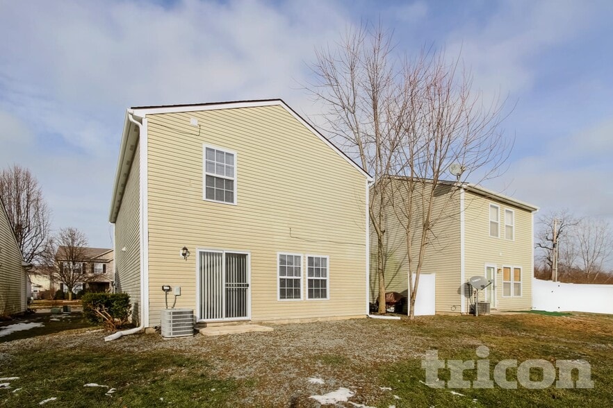 Building Photo - 10975 Walnut Grove Bend