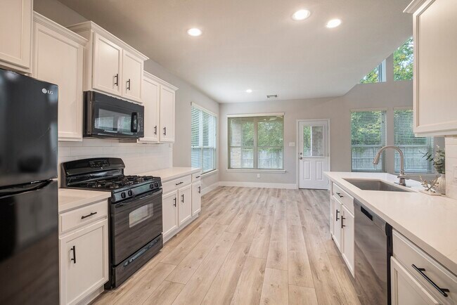 Building Photo - 210 Black Swan Pl