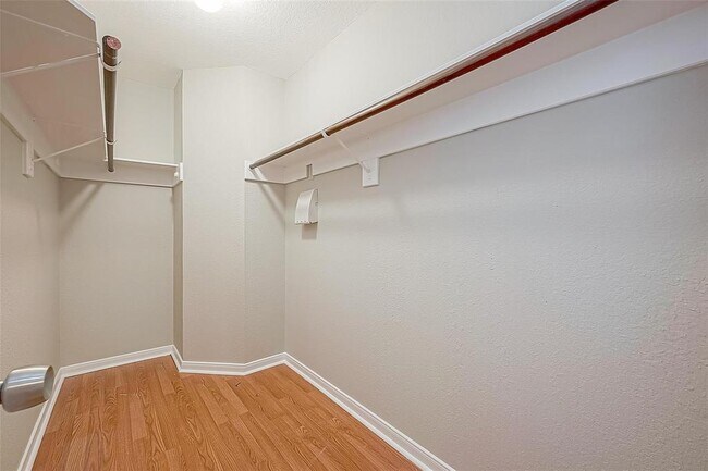 Building Photo - 6419 New World Dr