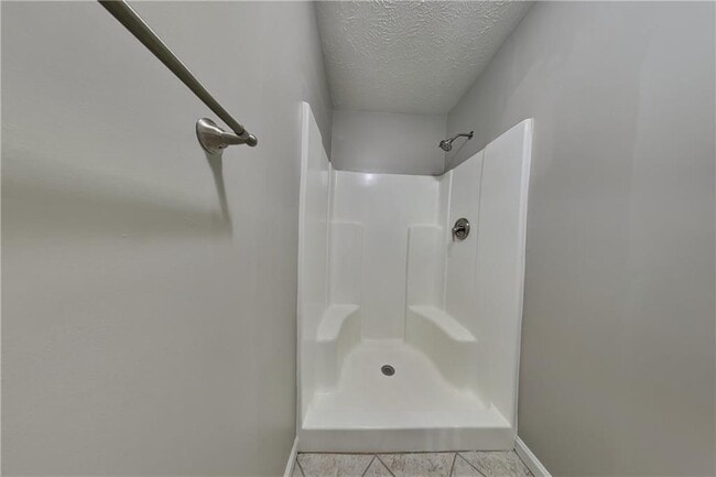 Building Photo - 2201 Whitebluff Way