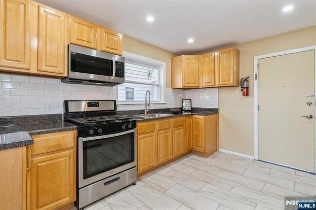 Building Photo - 41-43 Poe Avenue Unit 1