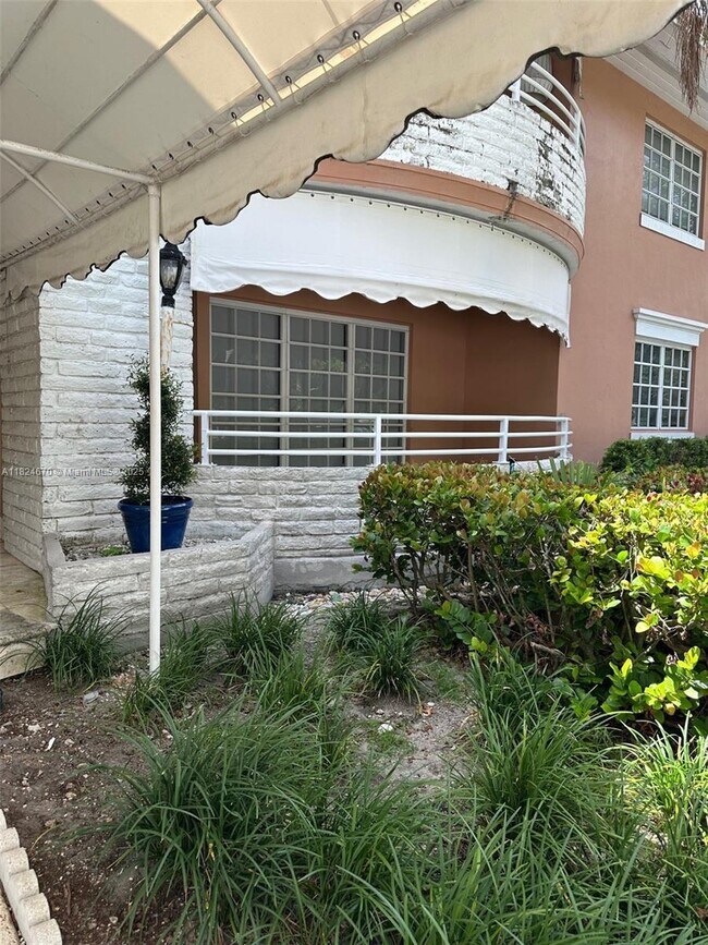 Building Photo - 60 Park Dr