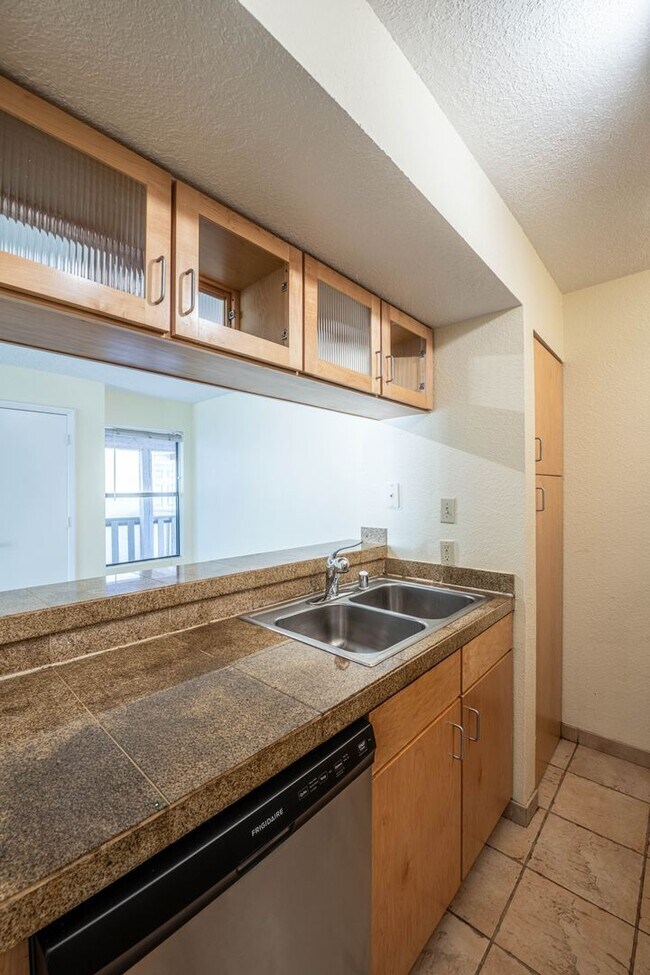 Building Photo - Cozy One-Bedroom at The Reserve