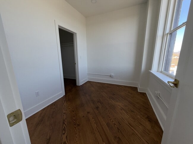 Building Photo - 901 Fifth Street - 301