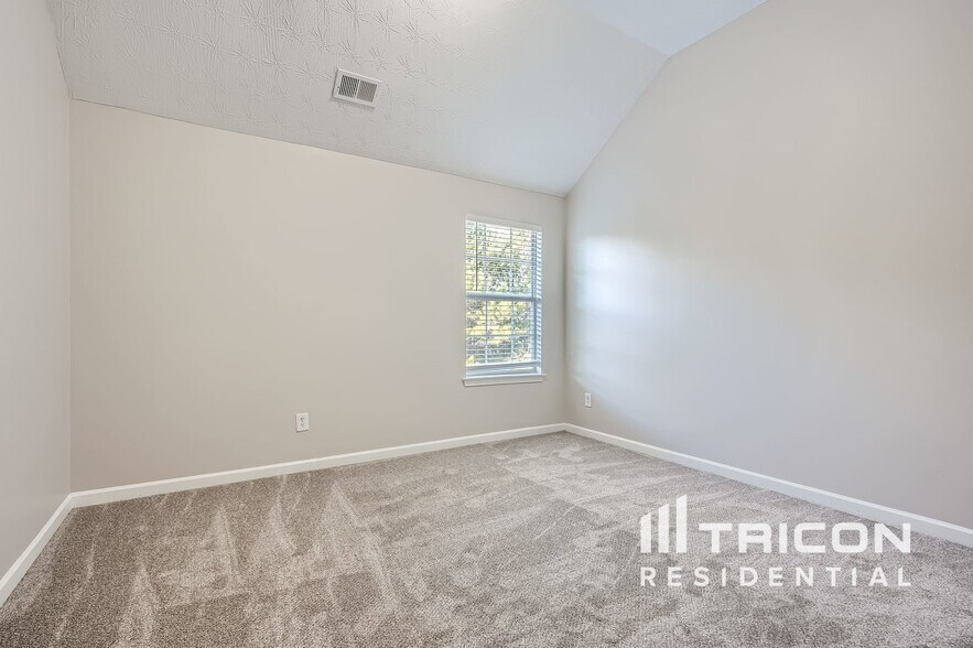 Building Photo - 3735 Renfroe Ave