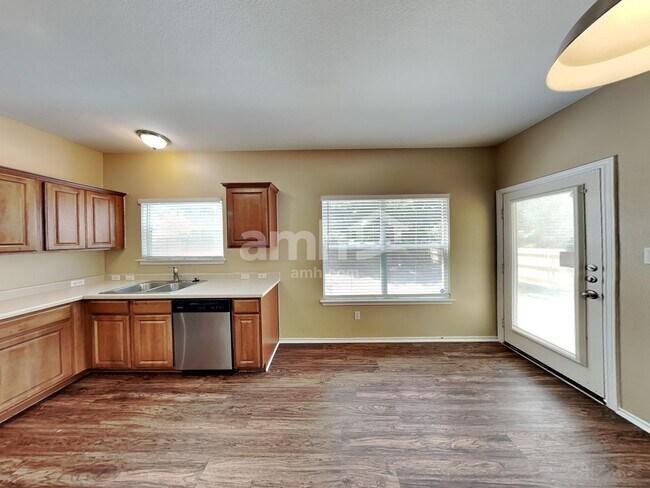 Building Photo - 149 Ashwood N