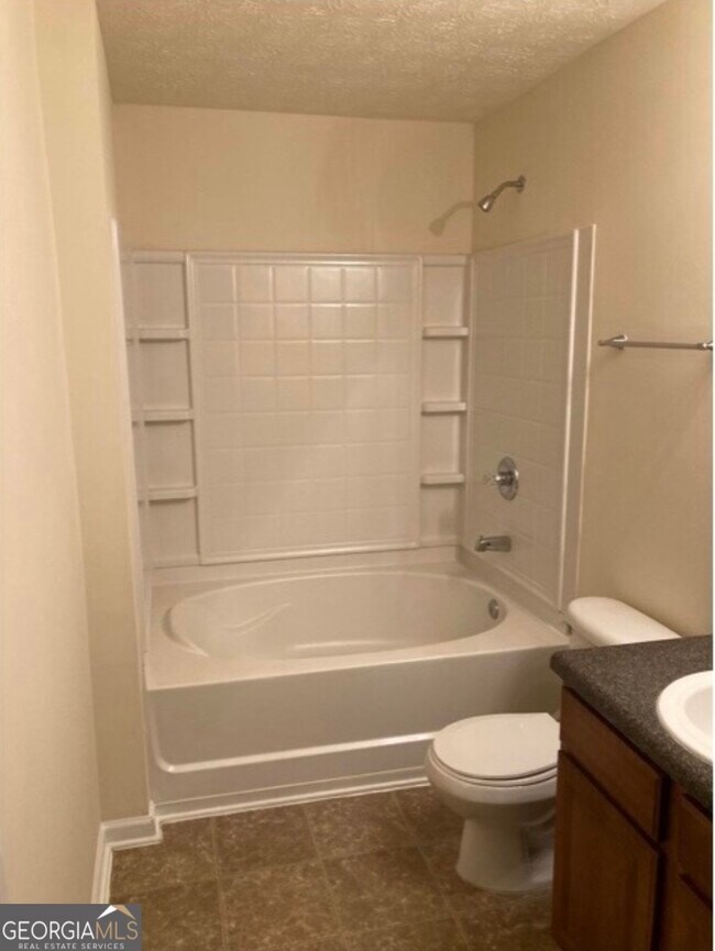 Building Photo - 6102 Fairington Club Dr