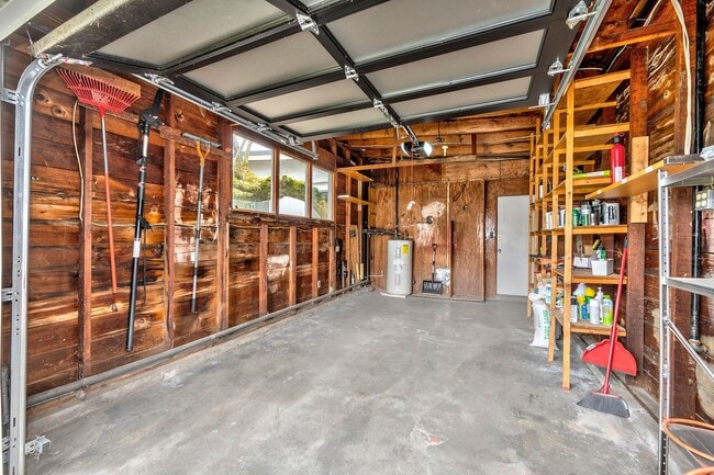 Building Photo - Maple Leaf Rambler