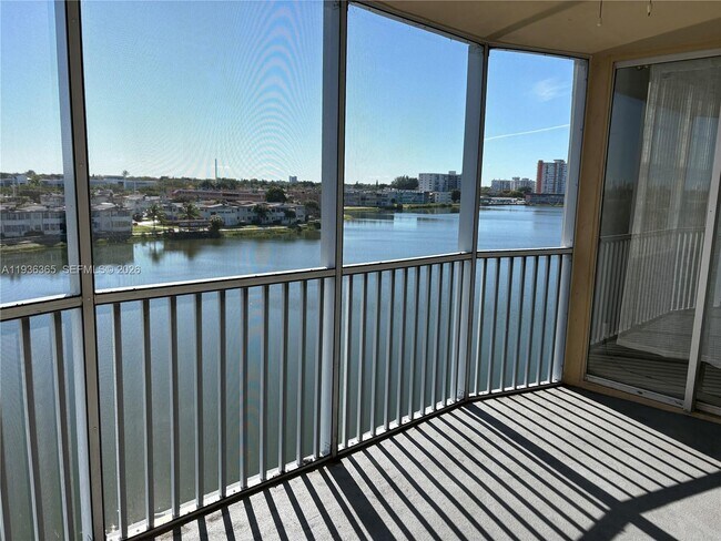 Building Photo - 1750 NE 191st St