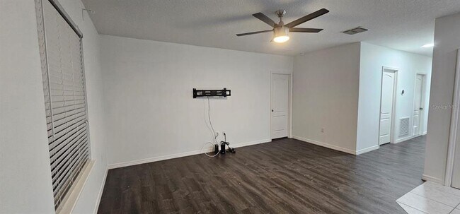 Building Photo - 618 James Ct