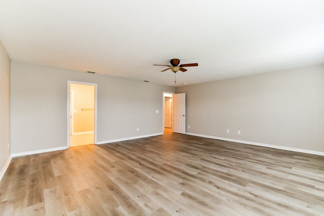 Building Photo - 1382 Karok St