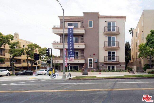 Building Photo - 1500 S Beverly Dr