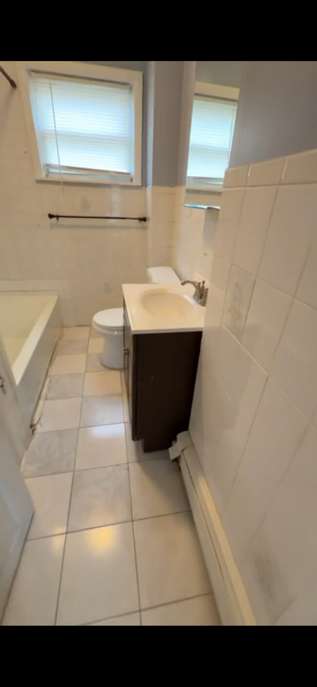 Building Photo - 55 Alton St