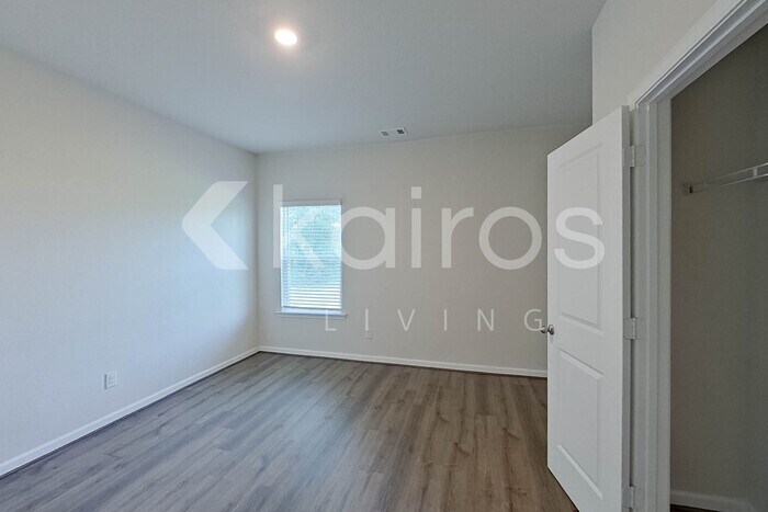 Building Photo - 3494 Bridgewood Dr