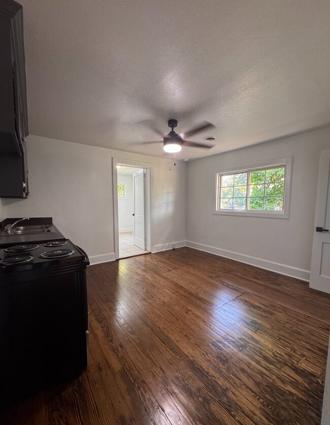 Building Photo - Greenville Rental Alert! Minutes from Unity Park & Downtown Greenville!