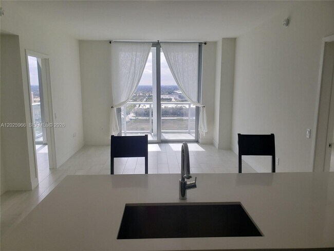 Building Photo - 2000 Metropica Wy