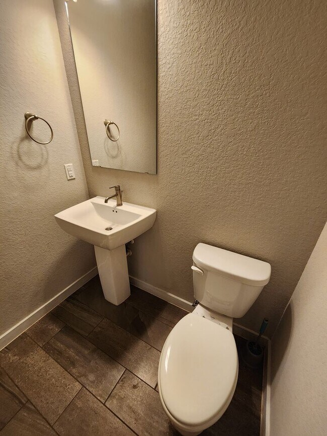 Building Photo - Large 3/2.5/2 in Creekside Crossing! Game Room + Balcony! Fridge Included / CISD