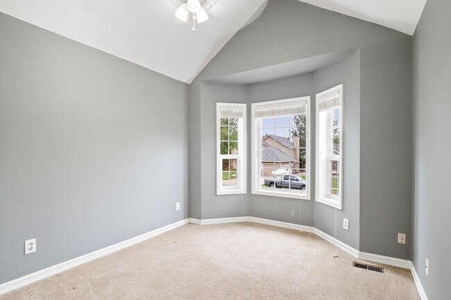 Building Photo - Spacious 5 Bed 3 Bath Home north Spokane with tons to offer