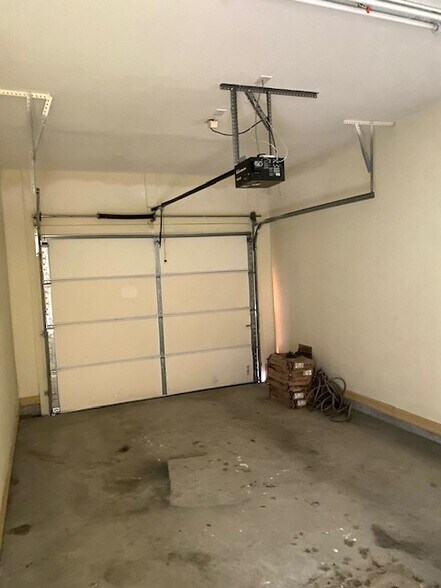 Building Photo - 3820 W Daffodil Ave