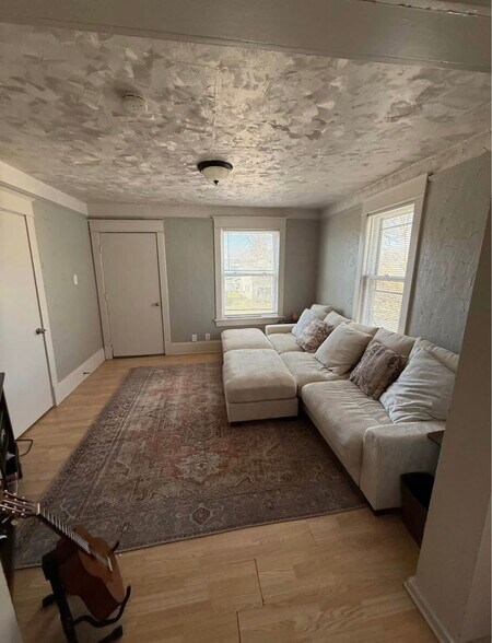Building Photo - 150 S 73rd St