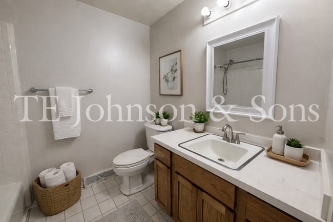 Building Photo - 3BR Home with Stainless Steel Appliances, Hardwood Floors & Carport