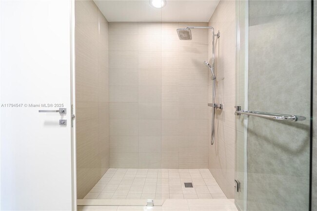 Building Photo - 3250 NE 188th St