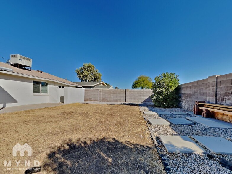 Building Photo - 227 W Kerry Ln