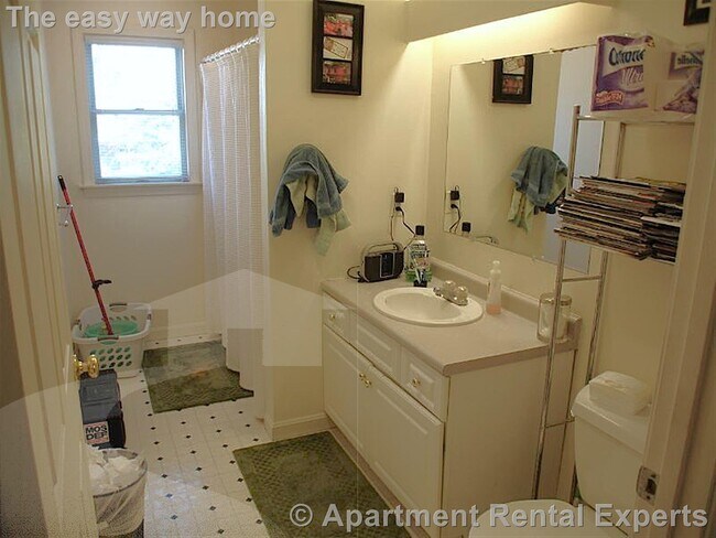 Building Photo - 11 Kent Ct