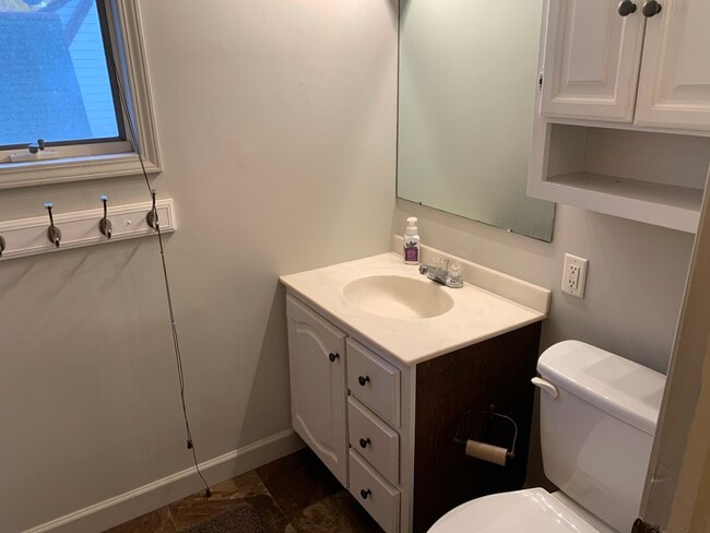 Building Photo - Hastings Duplex