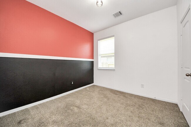 Building Photo - 2335 Spring Hollow Dr