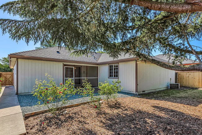 Building Photo - 1744 Sandpiper Dr