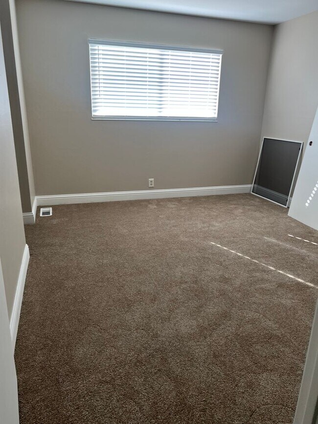 Building Photo - 3bd House