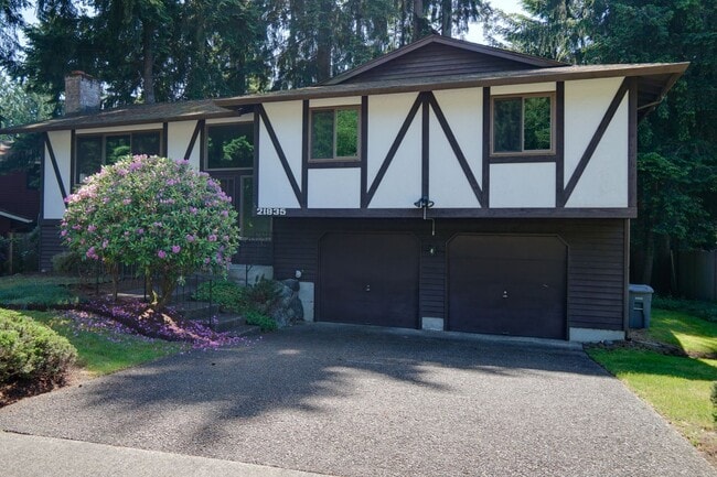 Primary Photo - Remodeled Kent East Hill Split level