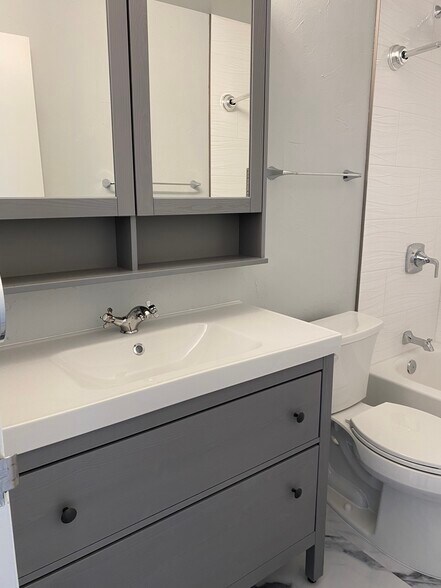 Newly remodeled bathroom - 480 S Marion Pky