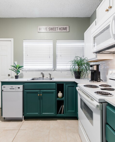 Kitchen facing back door to patio - 110 South Henderson Avenue