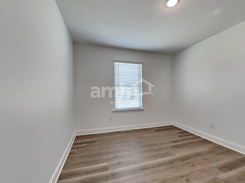 Building Photo - 1515 Soapstone Rd