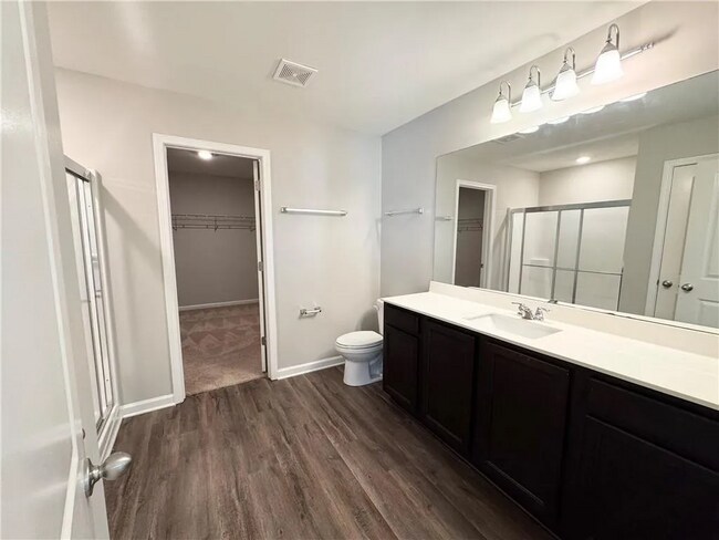 Building Photo - Corner-Lot Luxury Living in Bridlewood Far...