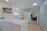 Building Photo - 703 E Auburn Dr