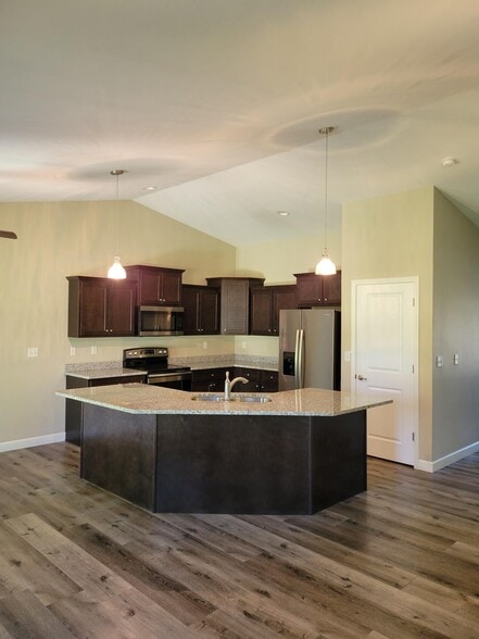 Building Photo - 5803 Executive Plaza Dr