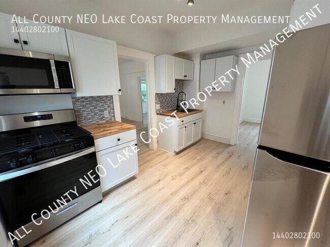 Building Photo - 2118 Dowd-#1Dn