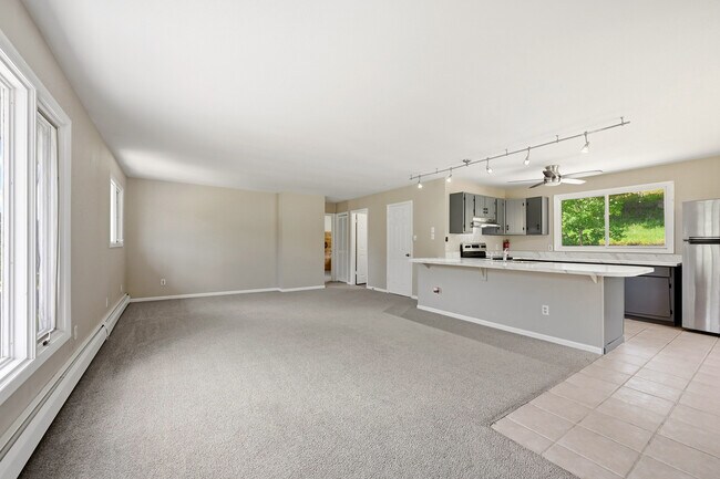 Building Photo - 836 Sleepy Hollow Dr