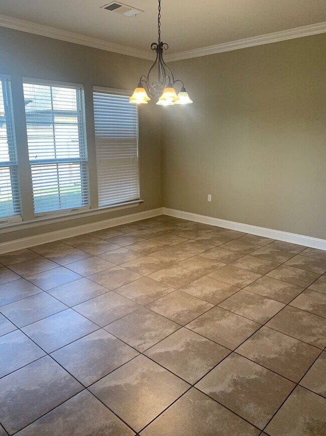 Building Photo - 4BR/3BA